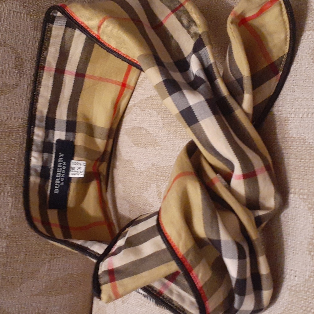 BURBERRY WRAP WITH WIRE EUC AUTHENTIC RARE
